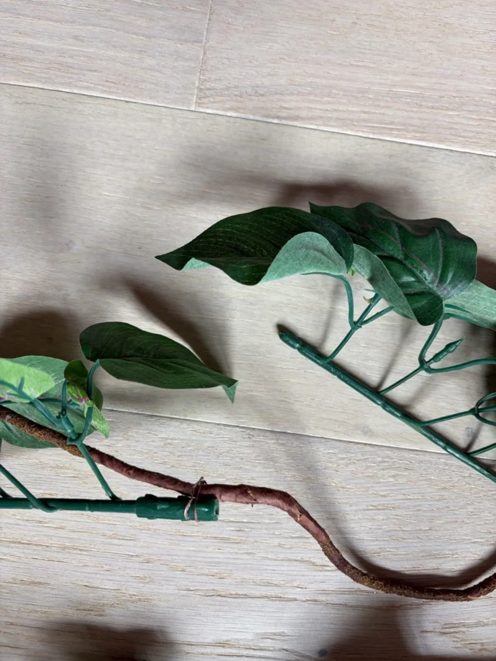 Artificial Ivy Garland - Green Faux Vine for Home & Holiday Décor